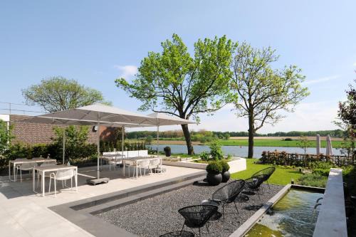 Kessel Bed & Breakfast | Elegant Het Raadhuys Design B&B with Breakfast & Top Rating