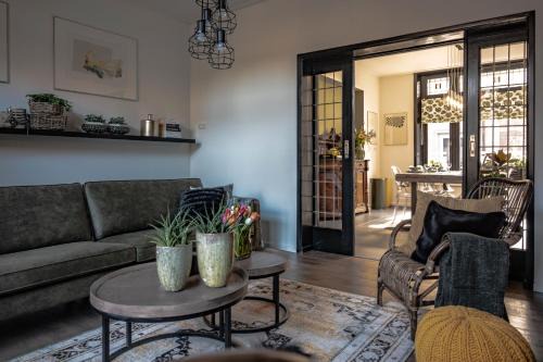IJzendijke Apartment | Beautiful Het Zeeuwse Bloemenhuis with Ocean Views