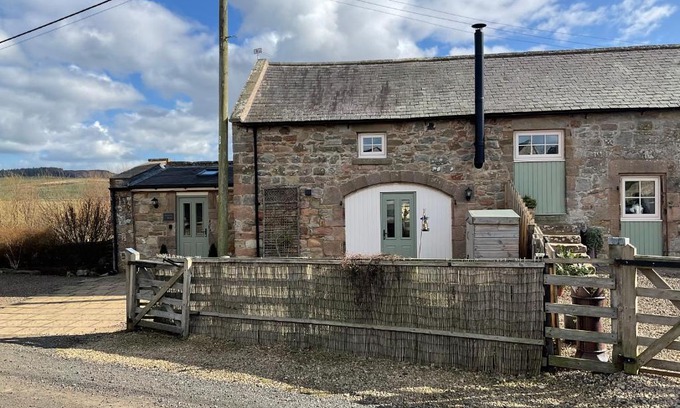 Old Bewick House | Unforgettable Stay at Hetton Byre with Ocean View Amenities