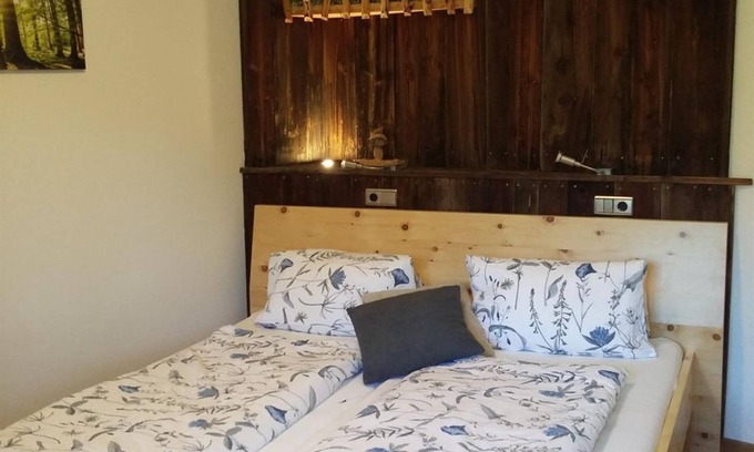 Zeutschach Apartment | Cozy Heublumenzimmer at Tonibauer with Breakfast Included