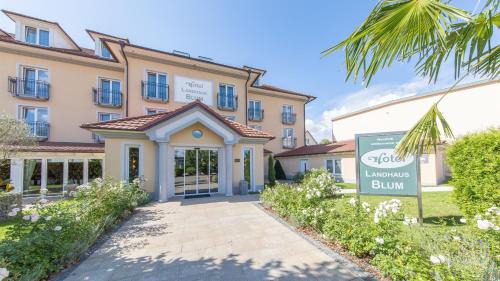 Umkirch Hotel | Heuboden Hotel Landhaus Blum: Family-Friendly Getaway