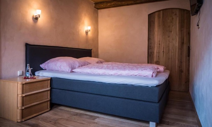 Ulfen House | Comfortable Heuhof-Breitau Gästezimmer with Great Amenities