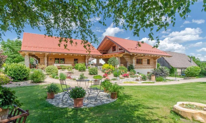Tragweis Resort | Oceanfront Retreat: Heumanns Blockhaeuser am Wald, 9/10 Rated