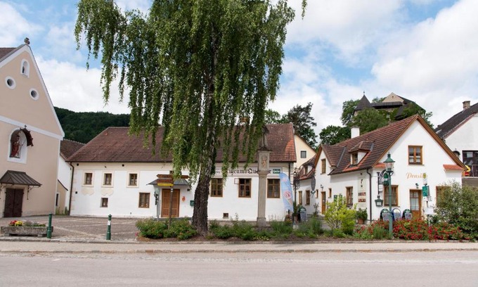 Krumau am Kamp House | Pet-Friendly Heurigengasthof Prinz: Rated 8.3 by Guests