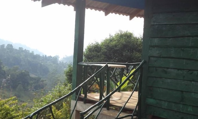 Hewaheta House | Inviting Hewaheta Hideaway with Breakfast & Family-Friendly Perks