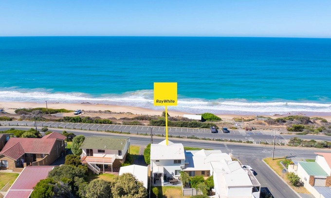 Port Elliot House | Hey Boomer - 2-8 Railway Tce, Port Elliot