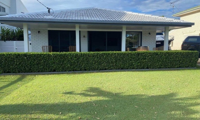 Golden Beach House | Ultimate Getaway at Hey's Landing Golden Beach - Pet Friendly