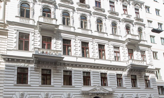 Alservorstadt Apartment | Convenient HeyMi Apartments in City Center with Breakfast