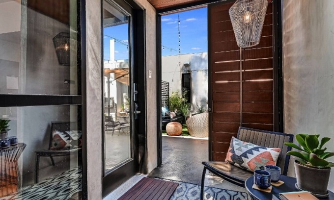 East Cesar Chavez Hotel | Unforgettable Stays at Heywood Hotel - Top Rated & Eco-Friendly