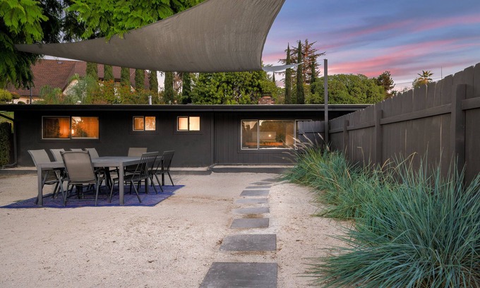 Vista House | Coastal Retreat: Guest Rated 10/10, Close to Beaches & More!