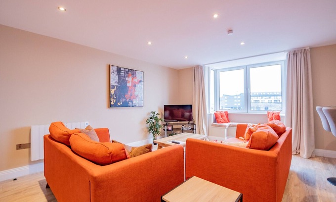 Galway City Centre Apartment | Water View Duplex: Top City Spots & Exceptional Guest Rating