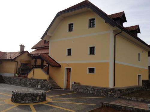 Crnomelj House | Discover Hiša nasprot Sonca: Pet-Friendly Retreat Awaits