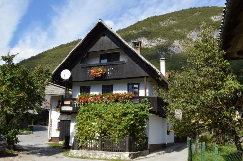 Studor Bed & Breakfast | Family-Friendly Hiša Planšar Bohinj Accommodations