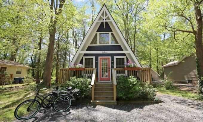 Ocean Pines Cabin | Relaxing hi-A-tus A-frame with Pool Access Near Beaches