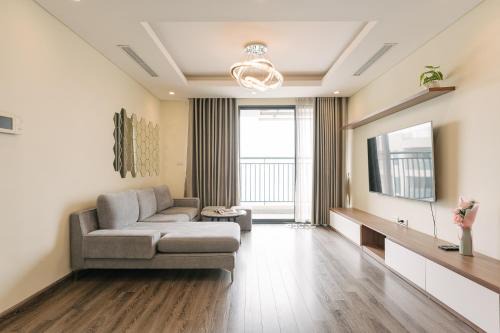 Dong Da Apartment | Cozy Hi-Home: City View Apartment with Pool in Hong Kong