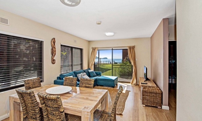 Avoca Beach Apartment | Hi Surf 2 - Oceanfront Bliss with Pool and Breakfast