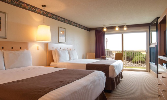 Seaside Hotel | Experience Comfort at Hi-Tide Oceanfront Inn with Spa & Pool