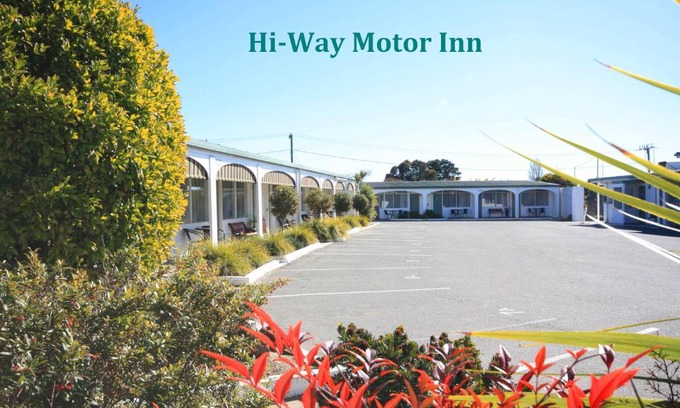 Yass Hotel | Comfortable Stay at Hi Way Motor Inn with Pool & Breakfast