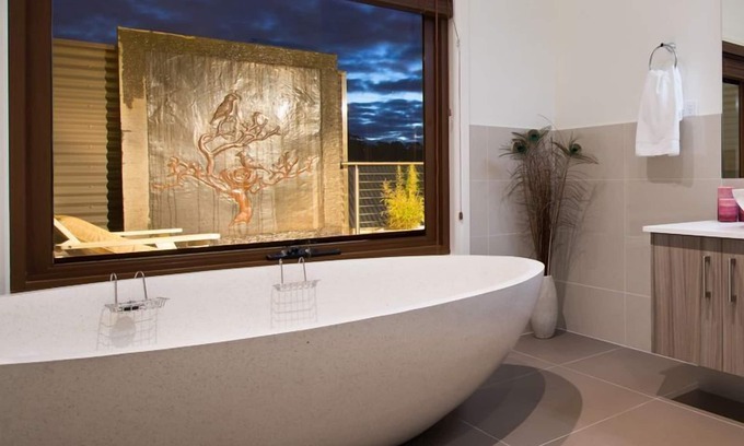 Hepburn Springs House | Hibernate: Gully Views & Inviting Stone Bath Retreat