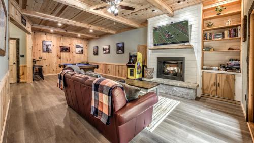 Williamstown House | Relax at Hibernation Station: Spa, Breakfast & Hot Tub