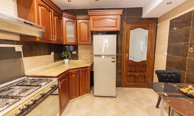 Taqseem Laselky Apartment | Hibiscus Haven Suite: Family-Friendly with Breakfast & Kitchen