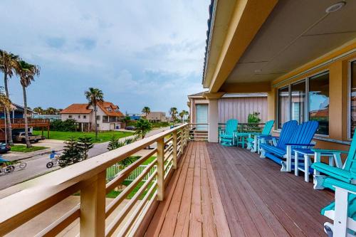 South Padre Island House | Hibiscus Hideaway 208: Family-Friendly Retreat with Pool