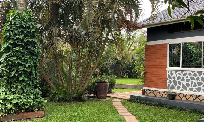 Bukoto House | Discover Hibiscus House: Pet Friendly with Perfect 10 Score