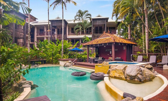 Port Douglas Apartment | Hibiscus Resort 10: Prime Location with Ocean Views