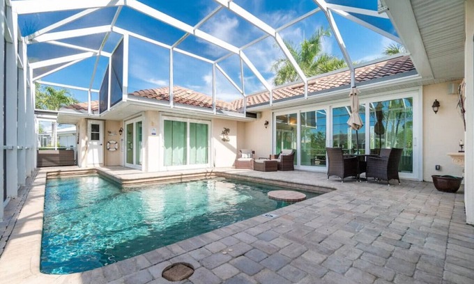 Punta Gorda House | Villa Hibiscus: Waterfront Retreat with Pool & Ocean Views