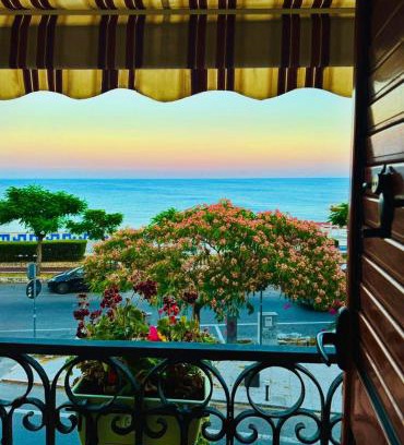 Catanzaro Lido Bed & Breakfast | Cozy HICE ROOM Sul Lungomare with Ocean View