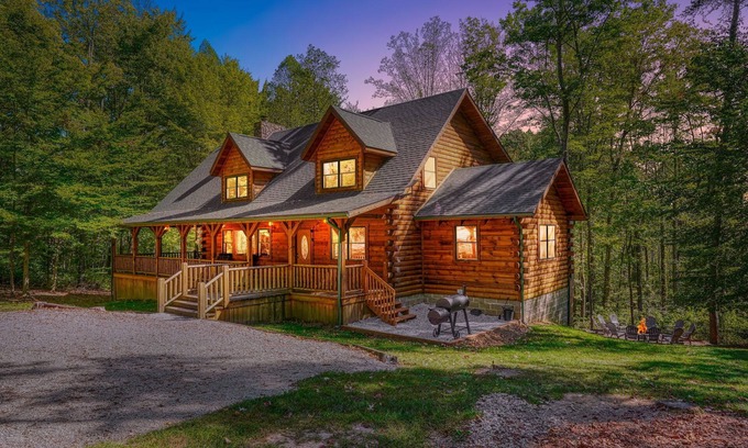 Logan Cabin | Guest Rated 10/10: Hickory Hill Lodge with Pool & Spa