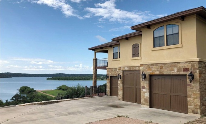 Oatmeal House | Idyllic Hickory Lake House: Relax by Lake Travis