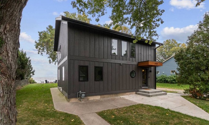 Oshkosh House | Unmatched Views at Hickory on the Lake - Guest Rated 9.4