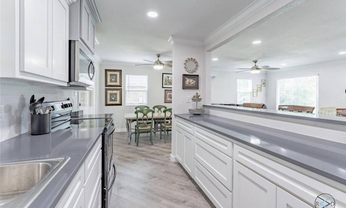 Tool House | Family-Friendly Hicks Landing with Spacious Yard & Breakfast