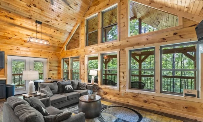 Primrose Cabin | Cozy 3BR Cabin in Red River Gorge - Pet Friendly & Pool!
