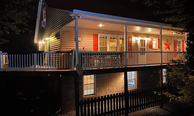 Mount Storm House | Discover Hidden Bliss: 4-Bedroom Getaway at Mt Storm Lake