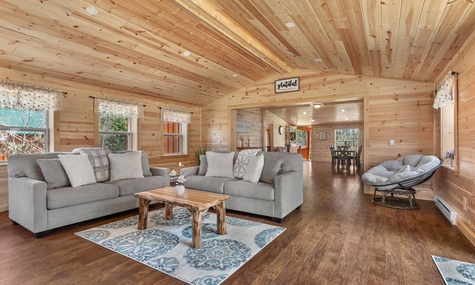 West Oneonta Cabin | Experience Hidden Cabin: Fire Pit, Hot Tub & Lake Access