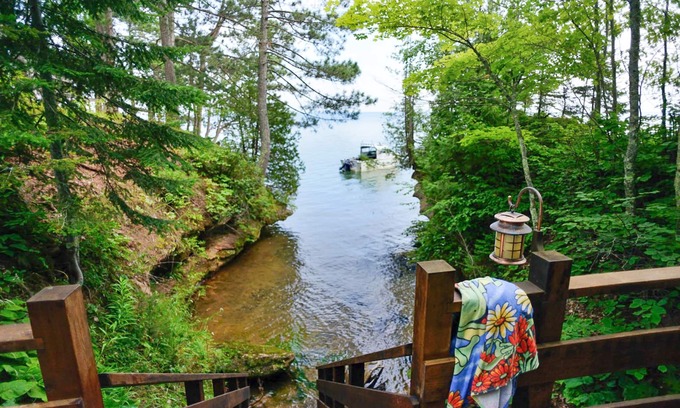 Washburn House | Discover Hidden Cove at Washburn Lake with Pool & Spa