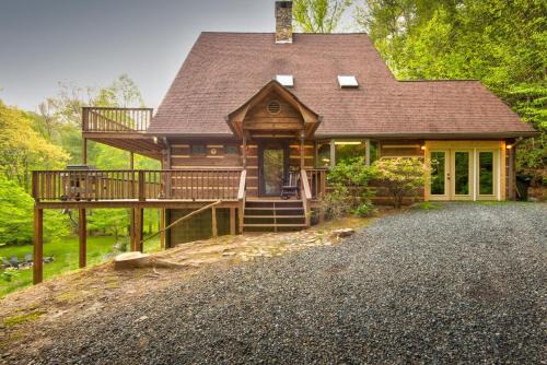 Fleetwood House | Discover Hidden Creek Cabin: Family-Friendly Retreat