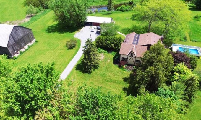 Brock Villa | Hidden Farm Escape: A 4-Star Retreat in Kawarthas