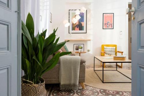 Mar Mikhael Apartment | Budget-Friendly 4-Star Hidden Gem 1BR Apartment with Kitchen