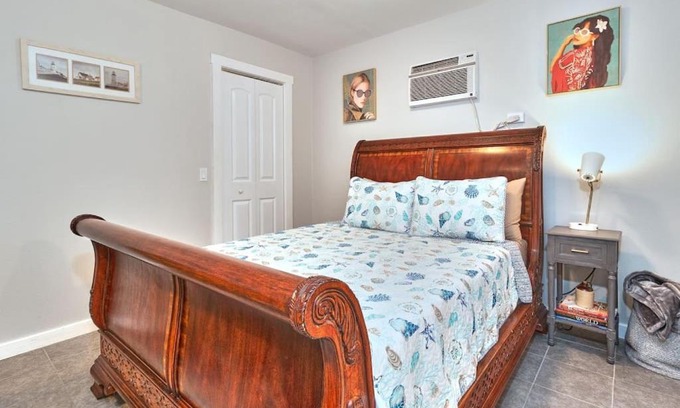 Oakford Park Apartment | Discover a Hidden Gem: Efficient Studio in Prime Location