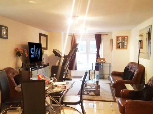 Worsley Apartment | Discover the Hidden Gem: Family-Friendly 4-Star Retreat