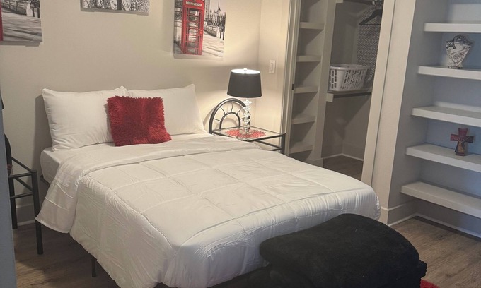 Deep Ellum Apartment | Hidden gem in deep Ellum with a city view