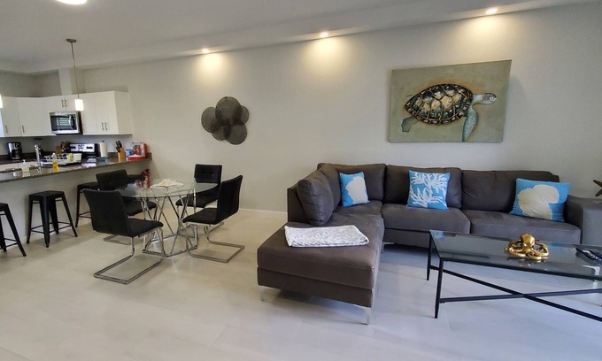 Northwest Point Apartment | Hidden Gem of West Bay - Minutes to Favorite Attractions!
