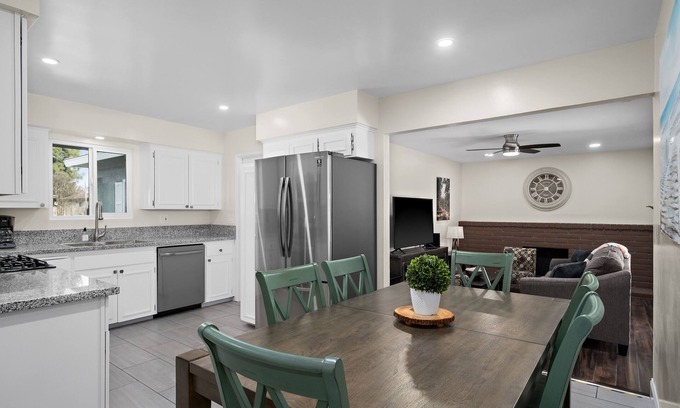 Fresno House | Serene Retreat: Guest Rated 9.8, Pet Friendly & Spa Access