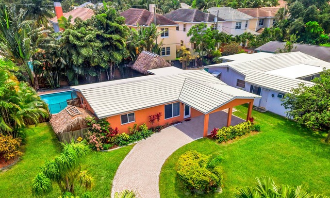 River Oaks Villa | Discover a Hidden Gem Villa with Private Pool & Ocean View