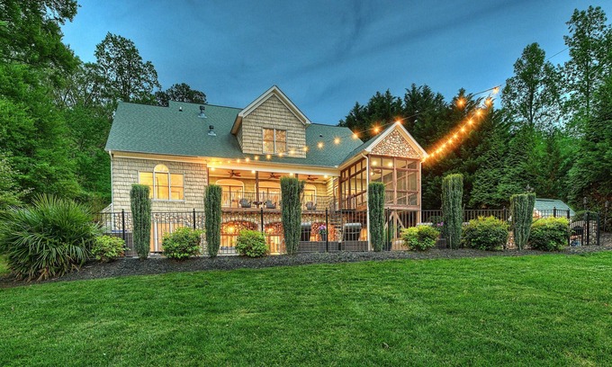 Mooresville House | Discover Hidden Harbor: Pool, Game Room & Boat Rentals