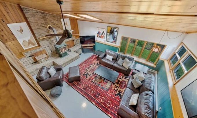 Lancaster Cabin | Discover Hidden Hideaway: Family-Friendly Comfort Awaits