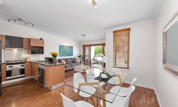 New Farm Apartment | Discover Views in New Farm: 10/10 Rated with Family Amenities